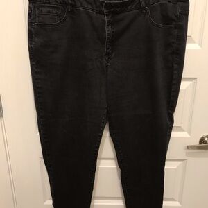 LANE BRYANT Women’s 24W Nice *BLACK* denim jeans w/pockets & front zipper.